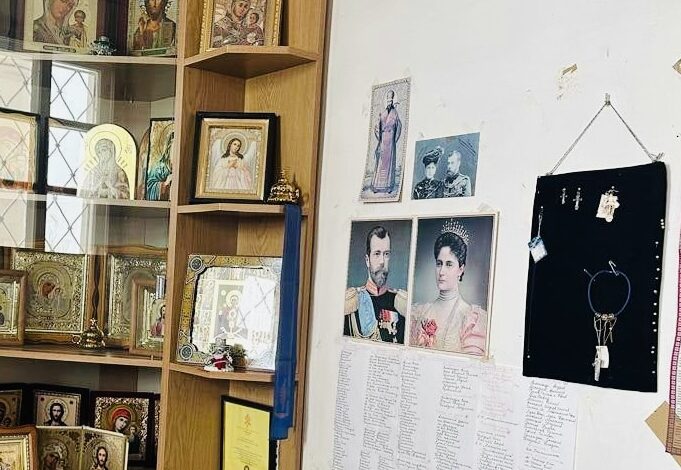 Московське ярмо на стінах церкви: у звільненому від упц (мп) монастирі знайшли портрети російського царя