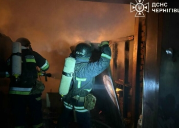 На Чернігівщині сталася масштабна пожежа після російської атаки (Фото, Відео)