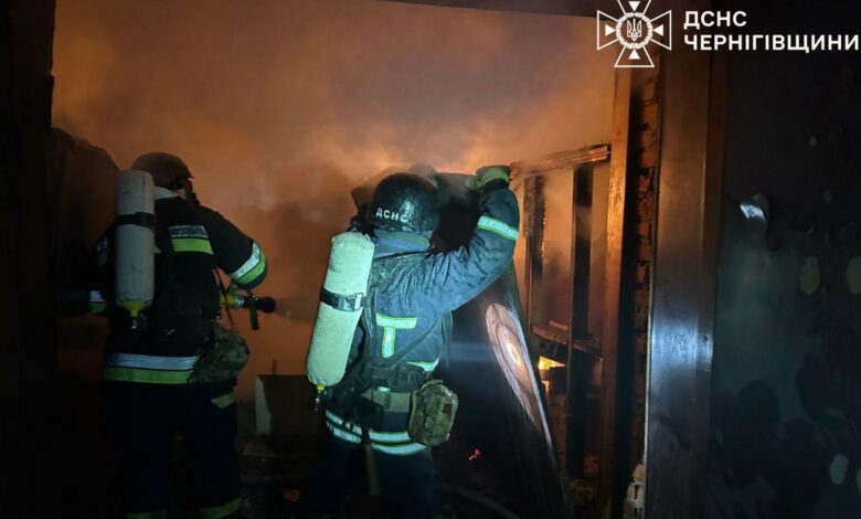На Чернігівщині сталася масштабна пожежа після російської атаки (Фото, Відео)