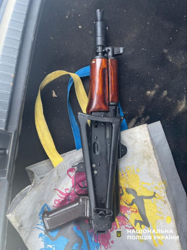 На Чернігівщині затримано чоловіка, який незаконно торгував зброєю (Фото)