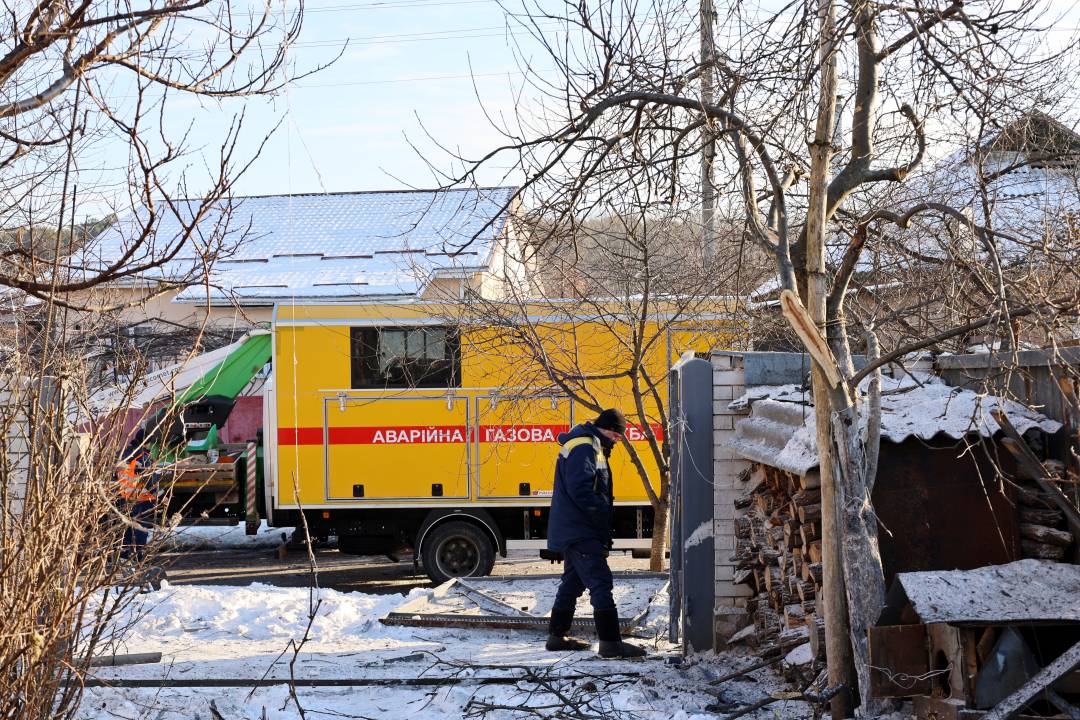 Наслідки нічного комбінованого удару по Чернігову: постраждалих немає, триває ліквідація пошкоджень