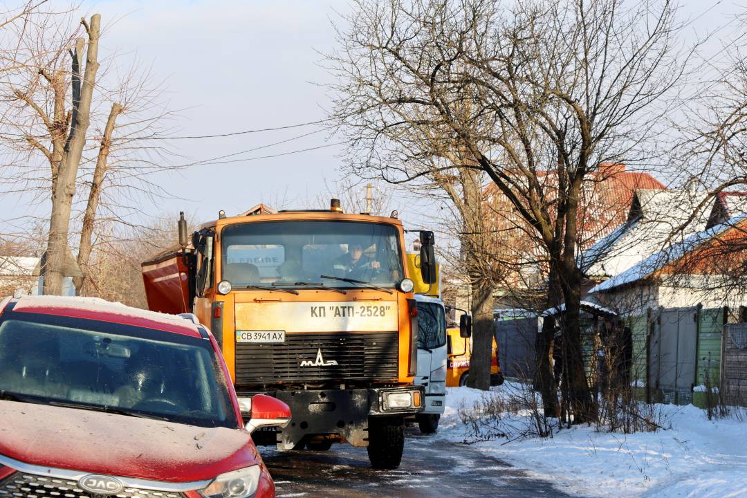 Наслідки нічного комбінованого удару по Чернігову: постраждалих немає, триває ліквідація пошкоджень