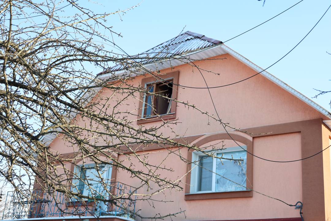 Наслідки нічного комбінованого удару по Чернігову: постраждалих немає, триває ліквідація пошкоджень