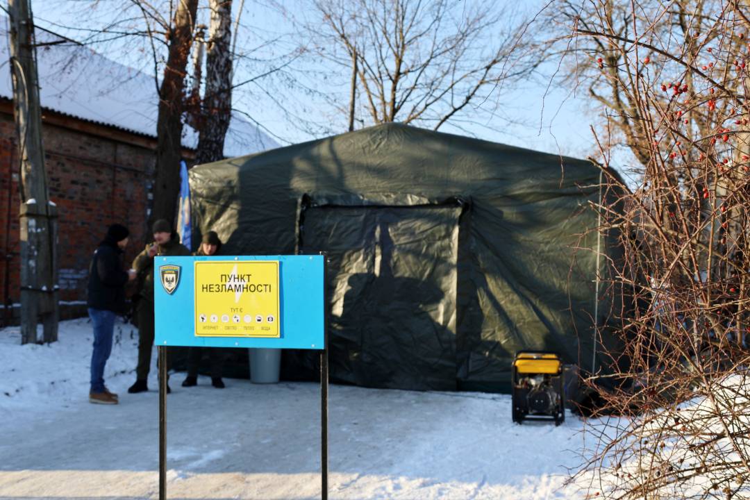 Наслідки нічного комбінованого удару по Чернігову: постраждалих немає, триває ліквідація пошкоджень