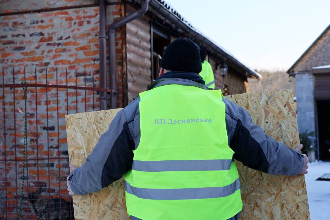 Наслідки нічного комбінованого удару по Чернігову: постраждалих немає, триває ліквідація пошкоджень