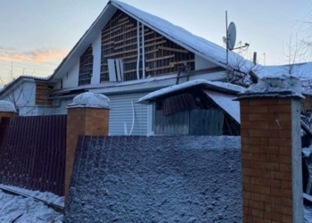 Пошкоджені житлові будинки, ангар та вантажівки: Чернігівщина знову під ворожими обстрілами (Фото)