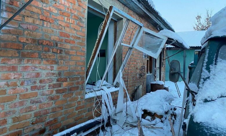 Пошкоджені житлові будинки, ангар та вантажівки: Чернігівщина знову під ворожими обстрілами (Фото)