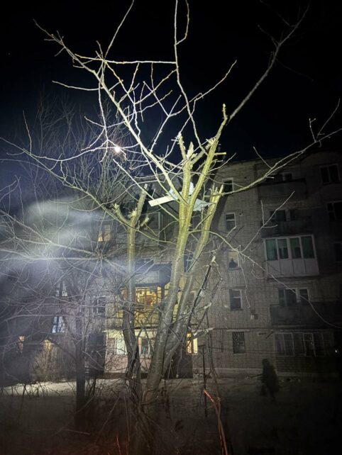 Прикордоння у вогні: армія рф завдала ударів по багатоповерхівці та лікарні на Чернігівщині (Фото)