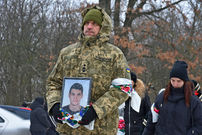 Прослужив 23 дні: на Чернігівщині попрощалися зі старшим солдатом