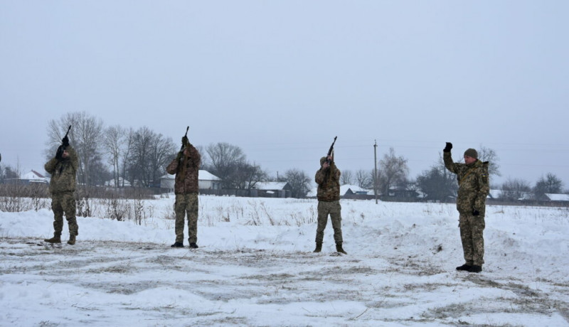 Прослужив 23 дні: на Чернігівщині попрощалися зі старшим солдатом