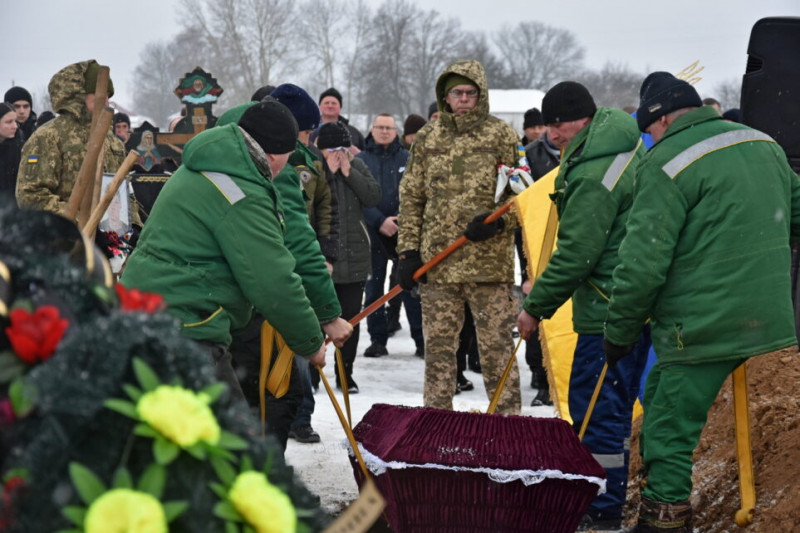 Прослужив 23 дні: на Чернігівщині попрощалися зі старшим солдатом