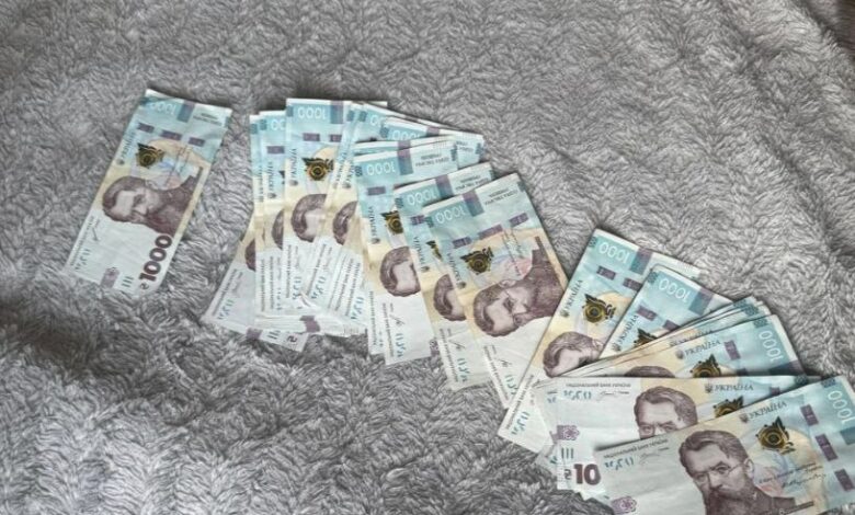 СБУ викрила на Чернігівщині податківців, які «обкладали даниною» підприємців