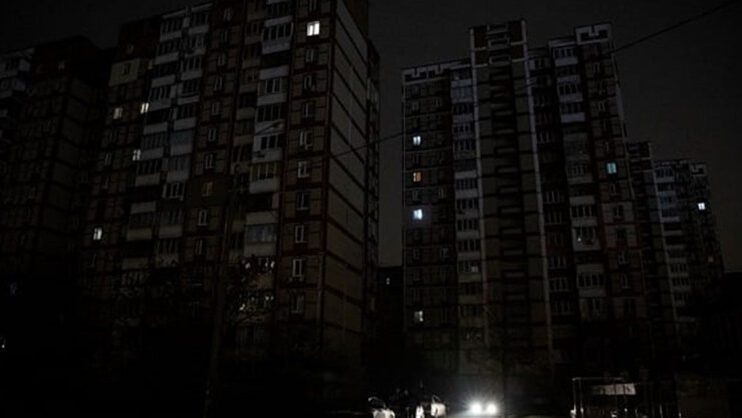 У Чернігові через аварію в електромережі понад 2 тисячі жителів мікрорайону — без світла