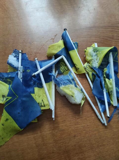 У громаді на Чернігівщині під час прибирання снігу трактором пошкодили Алею Пам’яті (Фото)