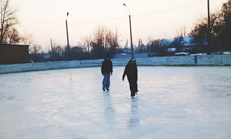 У громаді на Чернігівщині від сьогодні почала працювати безкоштовна ковзанка (Фото)