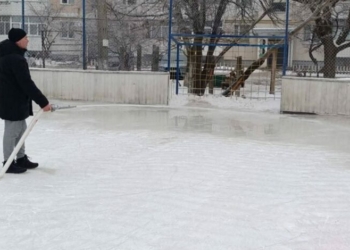 У Ніжині запрацювала безкоштовна ковзанка