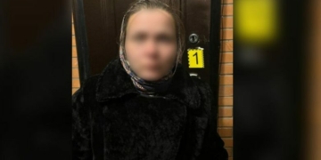 Вдарила ножем у шию: на Чернігівщині жінка жорстоко вбила знайомого Вдарила ножем у шию: на Чернігівщині жінка жорстоко вбила знайомого