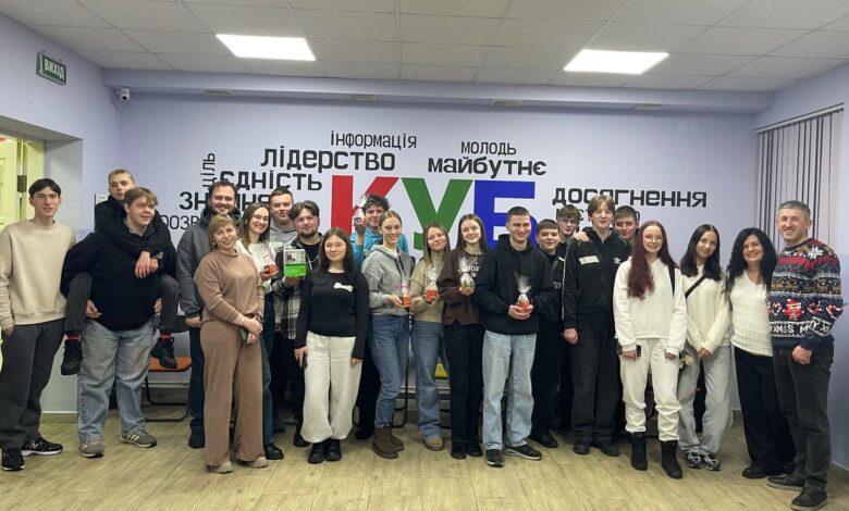 Їли торт у формі кубу: популярному молодіжному центру з Чернігівщини – 6 років