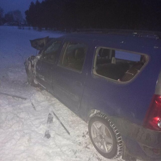 Зайнялася пожежа: на Чернігівщині ворог посеред вулиці атакував автівку (Фото)