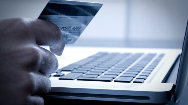 Житель Чернігівщини хотів отримати «грошову допомогу», натомість втратив понад 92 тисячі гривень