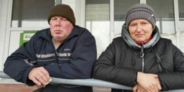 Зимові курчата, боротьба зі снігом і неймовірний оптимізм: життя родини блогерів із Чернігівщини (Фото, відео)