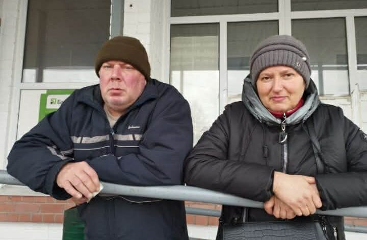 Зимові курчата, боротьба зі снігом і неймовірний оптимізм: життя родини блогерів із Чернігівщини (Фото, відео)