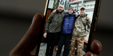 «Це був найщасливіший момент»: батько військовослужбовця Івана Романа про звільнення сина з полону