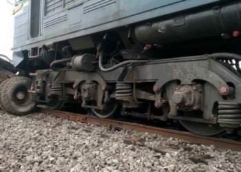 На Чернігівщині на залізничному переїзді потяг зіткнувся з фурою