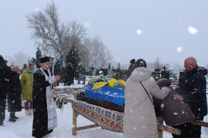 На Чернігівщині попрощалися з солдатом, який загинув на Курщині