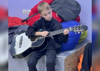 Співають пісні Скрябіна й іноземні хіти: в Корюківці продовжує роботу гітарна школа