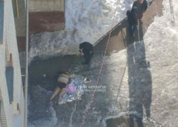 У Чернігові жінка вистрибнула з вікна восьмого поверху