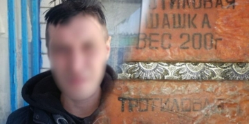 Житель Чернігівщини зберігав удома тротилові шашки та канабіс