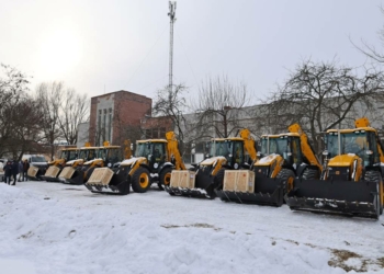 Комунальний автопарк поповнили бульдозери завдяки допомозі Японії