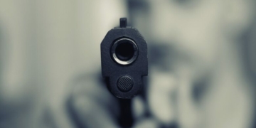 Відібрали телефон і спустошили рахунок: двох жителів Чернігівщини затримали за збройний напад (Фото)