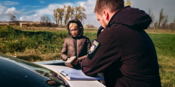 На Чернігівщині патрульні розшукали жінку, підозрювану в крадіжці грошей із каси