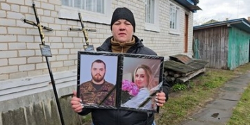 Поховали в одній могилі: на Чернігівщині попрощались з нареченими, які на мотоциклі підірвалися на міні