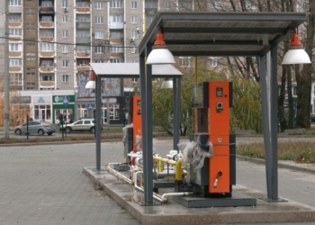 У Чернігові домоглися знесення газової автозаправки біля дитячого майданчика