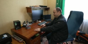 «Тарасомобіль» замість авто: як житель Любеча з ДЦП працює, створює музику та волонтерить