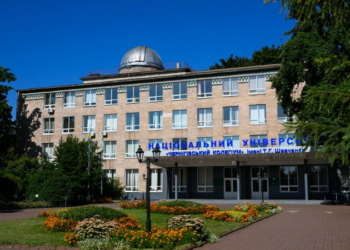 Затримали сина й помічника ректора НУЧК, яких підозрюють у фіктивному влаштуванні до аспірантури військовозобов’язаних