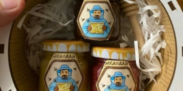 Бджоляр з Луганщини збирає на Чернігівщині фацелієвий мед
