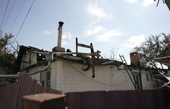 «Мені, головне, дах перекрити»: у Чернігові провели толоку, щоб відновити дім Сергія Кокоші, куди впали уламки БпЛА