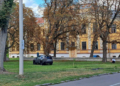 Автомобіль на газоні Чернігівського Дитинця: прибуток чи культурна спадщина: що важливіше?