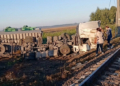 Водій вантажівки у лікарні: на Чернігівщині потяг зіткнувся з фурою