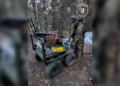 З села Бучки на Чернігівщині, яке за один кілометр від кордону з РФ, прикордонники евакуювали чоловіка за допомогою НРК