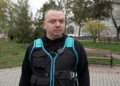 Пересувались на кріслі колісному і заміряли ухили пандусів: як Чернігів перевіряли на безбар’єрність та що підсумували