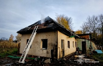 Постраждали жінка та 12-річна дитина: росіяни вдарили безпілотником по будинку в селі Менської громади